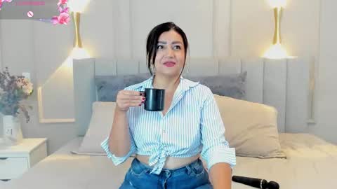 victoria  online show from November 2025 07:25:02 PM