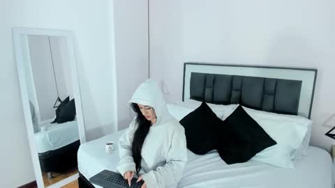 Snapshot of victoria_cooper3 chatting on November 2025 09:42:01 AM valentina online show from November 2025 09:42:01 AM