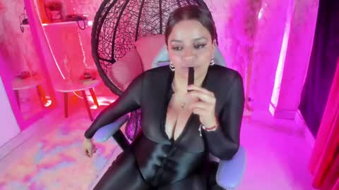 victoria_floyd1 online show from February 2025 12:03:01 AM