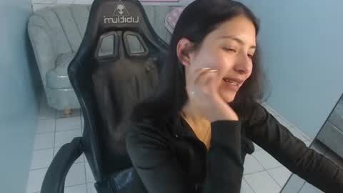 Snapshot of victoria_hernandez_t chatting on June 2026 01:50:01 PM Victoria online show from June 2026 01:50:01 PM
