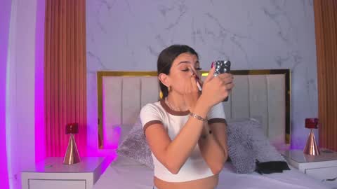 Snapshot of victoria_joliegb chatting on January 2025 12:15:02 PM Victoria Lozano online show from January 2025 12:15:02 PM