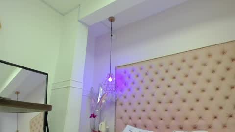 Snapshot of victoria_kitt chatting on June 2026 06:22:02 PM victoria_kitt online show from June 2026 06:22:02 PM