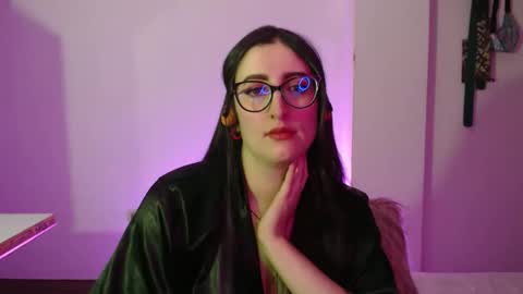 Victoria online show from December 2025 08:58:01 PM