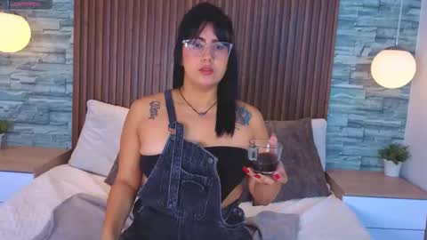 Victoria Andrade online show from February 2026 12:23:01 PM