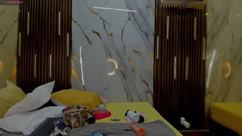 Victoria  online show from December 2025 08:36:02 PM