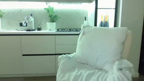 Miss V online show from June 2026 11:46:01 PM