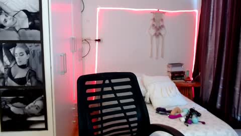 Snapshot of victoriahispanic chatting on January 2025 04:06:02 PM victoriahispanic online show from January 2025 04:06:02 PM