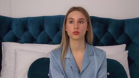 Victoria online show from November 2025 06:30:01 PM