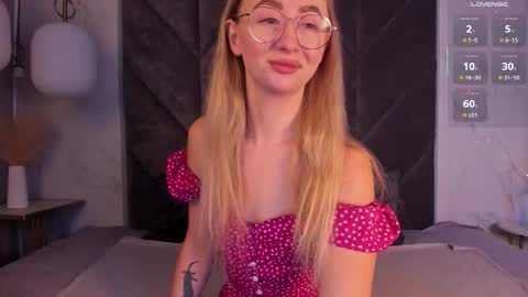 Victoria online show from November 2025 06:02:02 AM