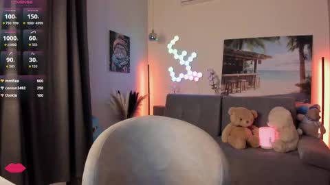 Snapshot of victorias_world chatting on April 2026 09:30:02 PM Viktoria online show from April 2026 09:30:02 PM