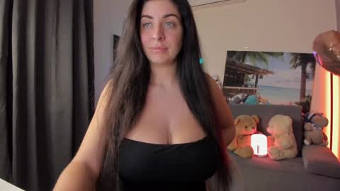 Snapshot of victorias_world chatting on May 2026 06:28:02 PM Viktoria online show from May 2026 06:28:02 PM
