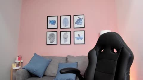 Snapshot of victoriia_vixen chatting on January 2026 05:05:01 PM Victoria Vixen online show from January 2026 05:05:01 PM