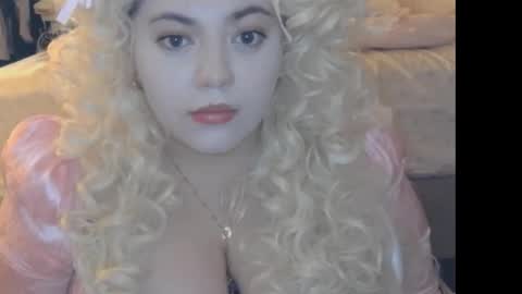 Snapshot of viennavisabelle chatting on November 2025 05:39:02 AM viennavisabelle online show from November 2025 05:39:02 AM