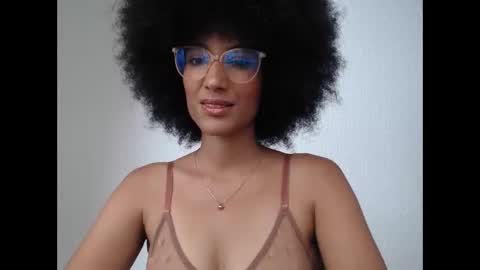 viiolettaaa online show from April 2026 07:59:01 PM