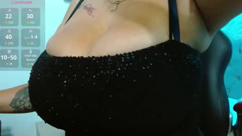 Snapshot of viiolleta chatting on November 2025 12:48:01 PM viioleta online show from November 2025 12:48:01 PM