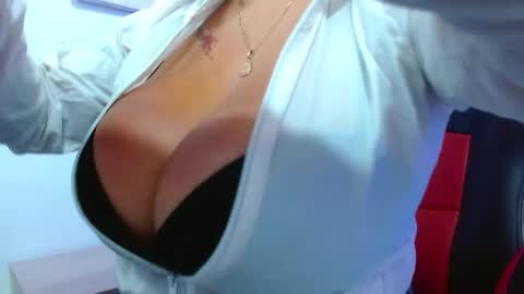 Snapshot of viiolleta chatting on December 2025 12:25:02 PM viioleta online show from December 2025 12:25:02 PM