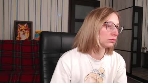 Snapshot of vikaericka chatting on April 2026 07:33:02 PM Vika online show from April 2026 07:33:02 PM