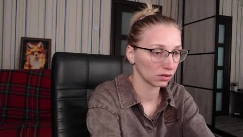 Snapshot of vikaericka chatting on May 2026 11:58:02 AM Vika online show from May 2026 11:58:02 AM