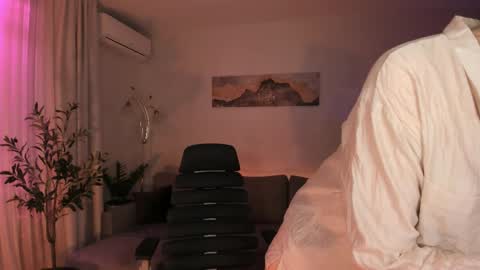 Snapshot of vikibellson chatting on May 2026 07:09:02 PM Viki Bellson online show from May 2026 07:09:02 PM
