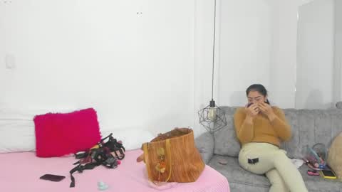 Snapshot of vikitomson chatting on February 2025 12:36:02 PM vikiTomson online show from February 2025 12:36:02 PM