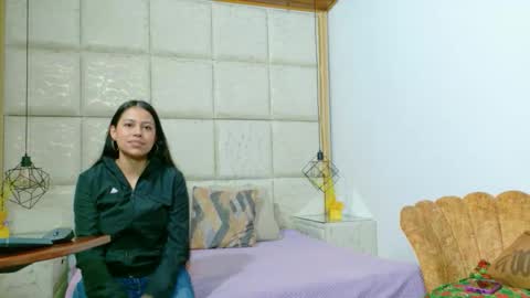 Snapshot of vikitomson chatting on November 2025 01:28:01 PM vikiTomson online show from November 2025 01:28:01 PM