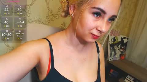 Snapshot of vikiwaitingforyou chatting on February 2025 02:02:02 PM Vitoria online show from February 2025 02:02:02 PM