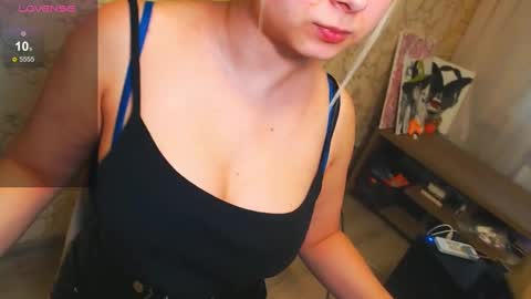 Snapshot of vikiwaitingforyou chatting on March 2025 09:55:02 AM Vitoria online show from March 2025 09:55:02 AM