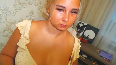 Snapshot of vikiwaitingforyou chatting on October 2025 12:03:02 PM Vitoria online show from October 2025 12:03:02 PM