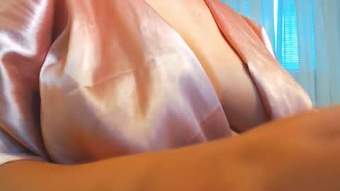 Snapshot of vikiwaitingforyou chatting on November 2025 01:33:02 PM Vitoria online show from November 2025 01:33:02 PM