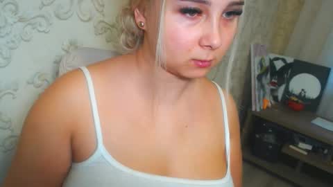 Snapshot of vikiwaitingforyou chatting on December 2025 10:13:02 AM Vitoria online show from December 2025 10:13:02 AM