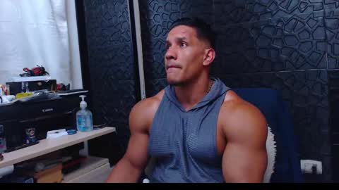 Viktor Herrera online show from February 2025 11:32:01 PM