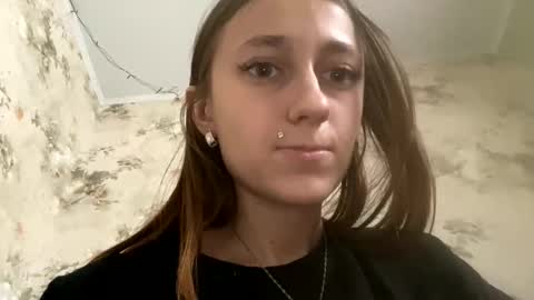 Snapshot of viktoria9898 chatting on December 2024 08:01:02 AM Sweett online show from December 2024 08:01:02 AM