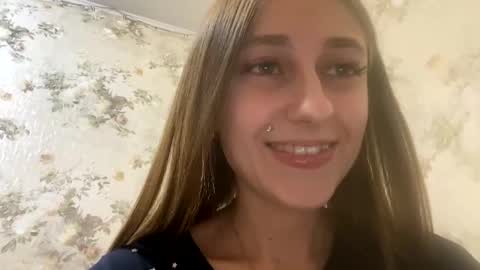 Snapshot of viktoria9898 chatting on January 2025 03:48:02 AM Sweett online show from January 2025 03:48:02 AM