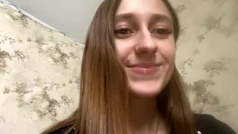 Snapshot of viktoria9898 chatting on January 2025 10:16:02 AM Sweett online show from January 2025 10:16:02 AM