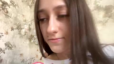 Snapshot of viktoria9898 chatting on February 2025 10:12:01 AM Sweett online show from February 2025 10:12:01 AM