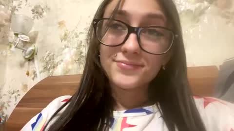 Snapshot of viktoria9898 chatting on February 2025 10:37:02 PM Sweett online show from February 2025 10:37:02 PM