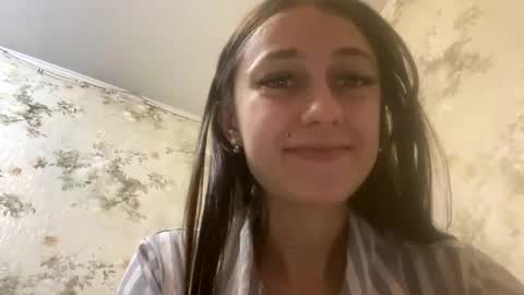 Snapshot of viktoria9898 chatting on March 2025 12:33:02 AM Sweett online show from March 2025 12:33:02 AM