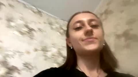 Snapshot of viktoria9898 chatting on October 2025 10:16:02 AM Sweett online show from October 2025 10:16:02 AM