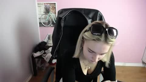 Snapshot of viktoria_lovely chatting on April 2026 05:34:01 AM viktoria_lovely online show from April 2026 05:34:01 AM