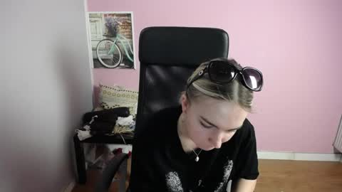 Snapshot of viktoria_lovely chatting on May 2026 06:21:02 AM viktoria_lovely online show from May 2026 06:21:02 AM