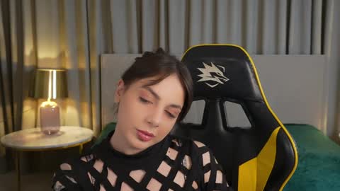 Snapshot of viktoria_storm chatting on December 2024 08:39:01 PM Alisa online show from December 2024 08:39:01 PM