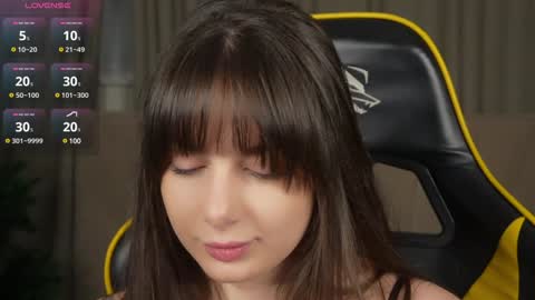 Snapshot of viktoria_storm chatting on December 2024 04:26:01 PM Alisa online show from December 2024 04:26:01 PM