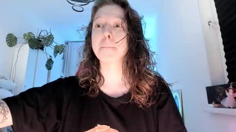 Vikky online show from November 2025 04:46:02 AM