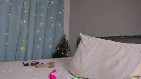 Snapshot of vina_skybabe chatting on December 2024 06:06:02 PM Vina online show from December 2024 06:06:02 PM