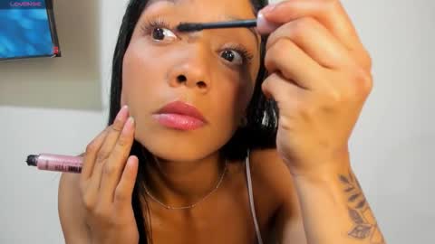 Vinaly online show from November 2025 11:37:01 PM