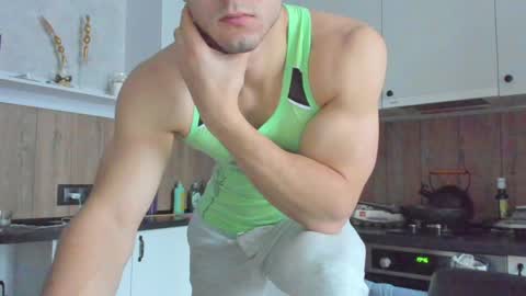 Snapshot of vincent_o chatting on December 2024 08:49:02 AM Vincent. uncut 18cm online show from December 2024 08:49:02 AM