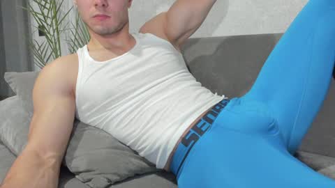 Snapshot of vincent_o chatting on December 2024 03:31:02 PM Vincent. uncut 18cm online show from December 2024 03:31:02 PM