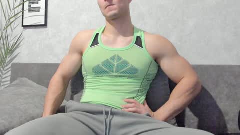 Snapshot of vincent_o chatting on January 2025 03:15:01 PM Vincent. uncut 18cm online show from January 2025 03:15:01 PM