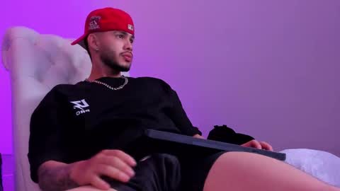 Vincent online show from December 2025 04:17:01 AM