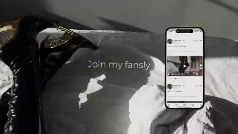 Snapshot of vinylstore chatting on November 2025 04:28:02 PM Diva Silvia online show from November 2025 04:28:02 PM